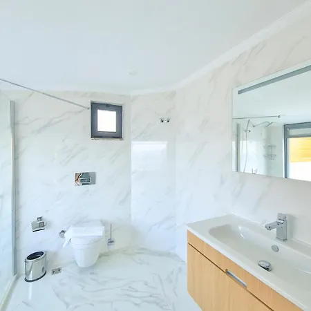 Sleeps 6 Pool Air Con Wifi Вилла